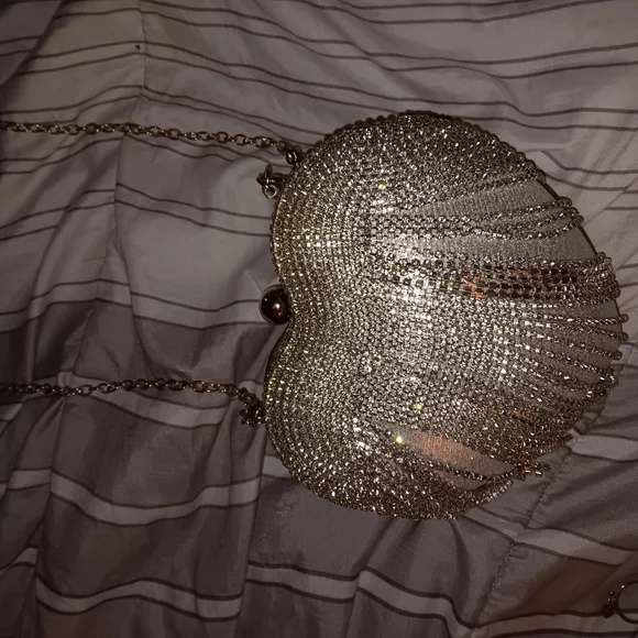 Women Heart Shape Crystal Tassel Bag - Picture 8 of 9